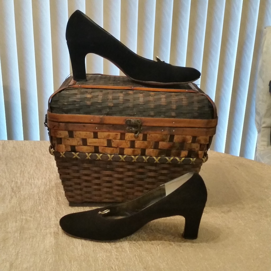 Hill And Dale Suede Heels Vtg Size 6.5aa